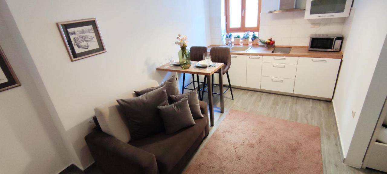 Apartment City Center Rovigno Esterno foto